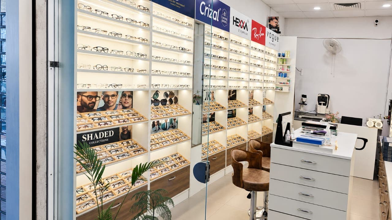 Premium frame and sunglasses wall